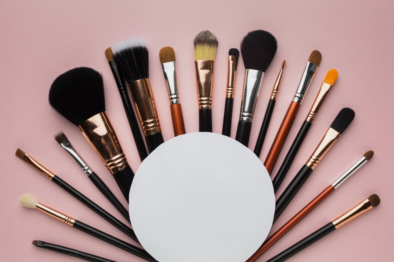 Make-Up Artistry 101: Tools, Face Anatomy & Foundations course cover